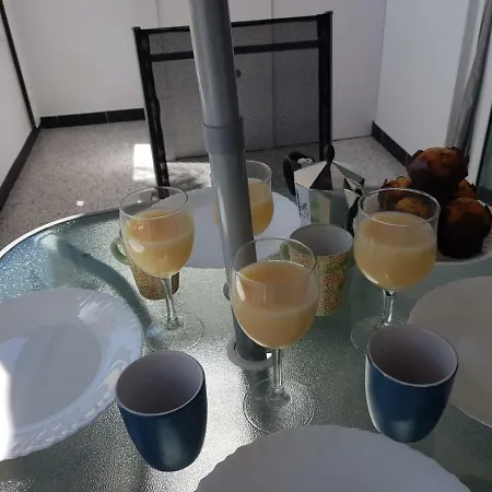 5 Min Walk From Yumbo 216 Apartment