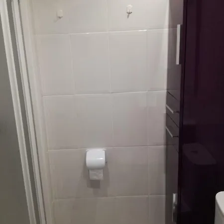 5 Min Walk From Yumbo 216 Apartment
