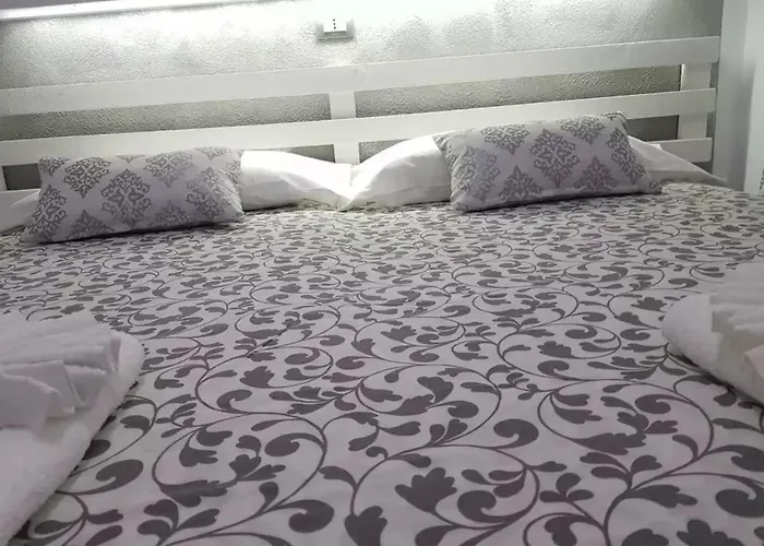 5 Min Walk From Yumbo 216 *